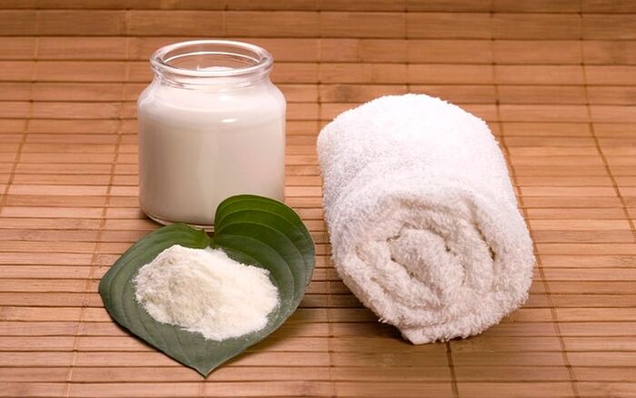 du bicarbonate de soude et une serviette pour une compresse d'agrandissement du pénis